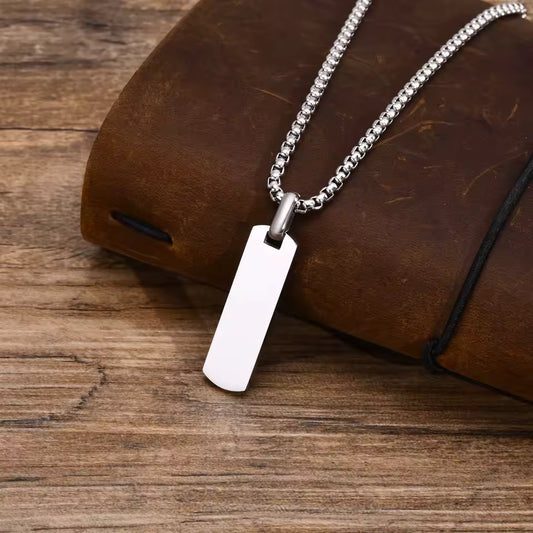 Gravur-Halskette mit rechteckigem Anhänger – Edelstahl, personalisierbar