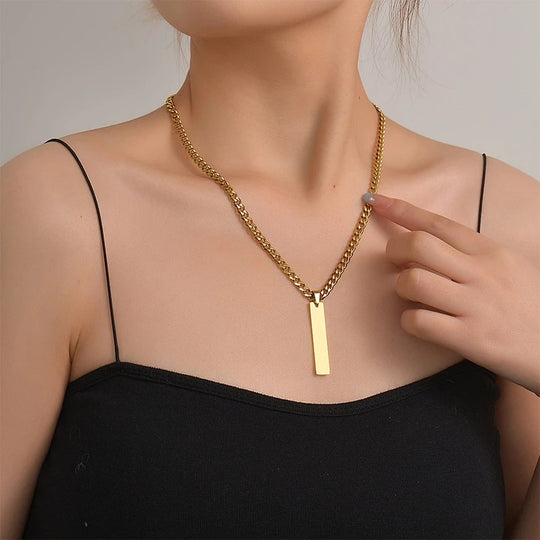 Gold Kette mit Gravuranhänger – Rechteck