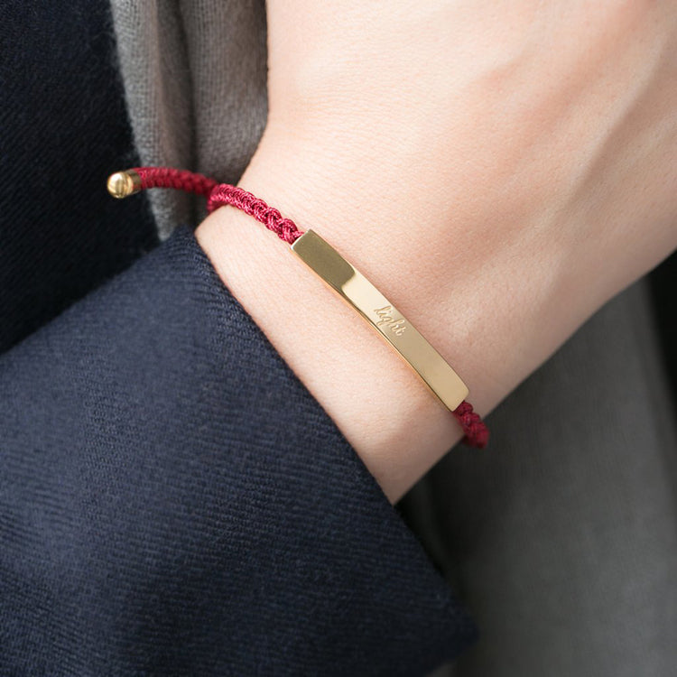 Personalisiertes Gravurarmband – zartes Band & vergoldeter Anhänger Gravurglück.de